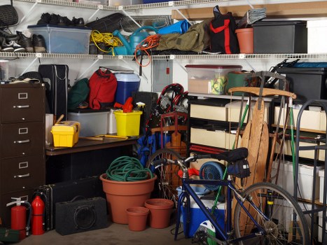 Customer choosing the right rubbish removal service